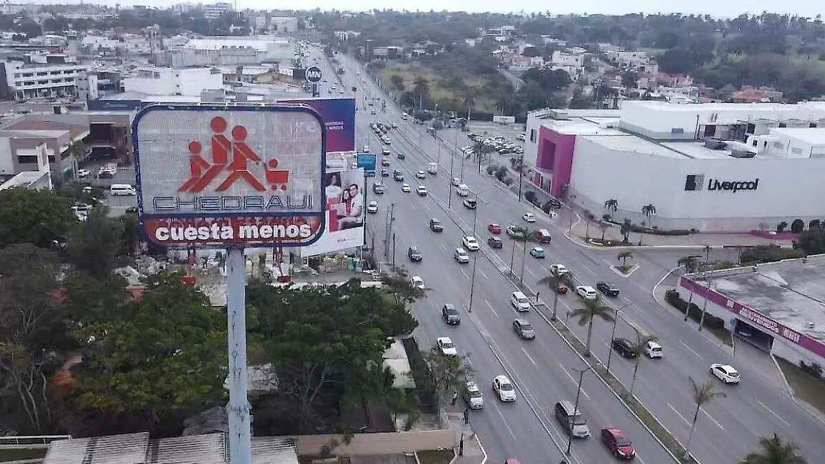 Con tienda llena, así lució Chedraui Plaza Crystal en su día de cierre José Luis Tapia (2)